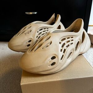 Authentic Yzy foam runners